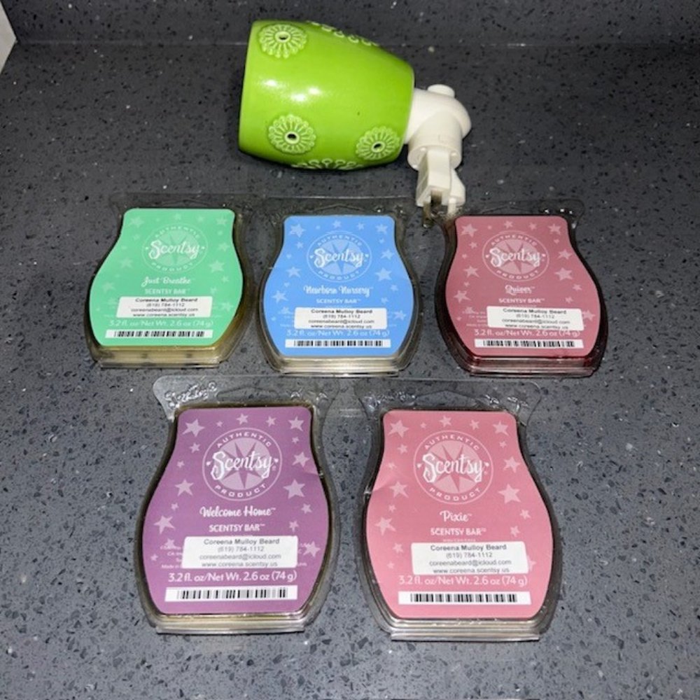 Scentsy Green Warmer With Mixed Lot of 5 waxes!
